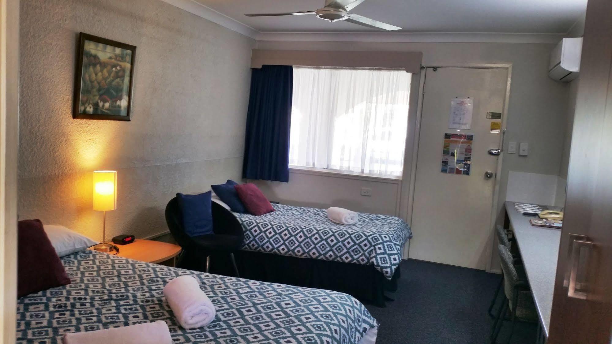 Bundaberg Coral Villa Motor Inn ภายนอก รูปภาพ