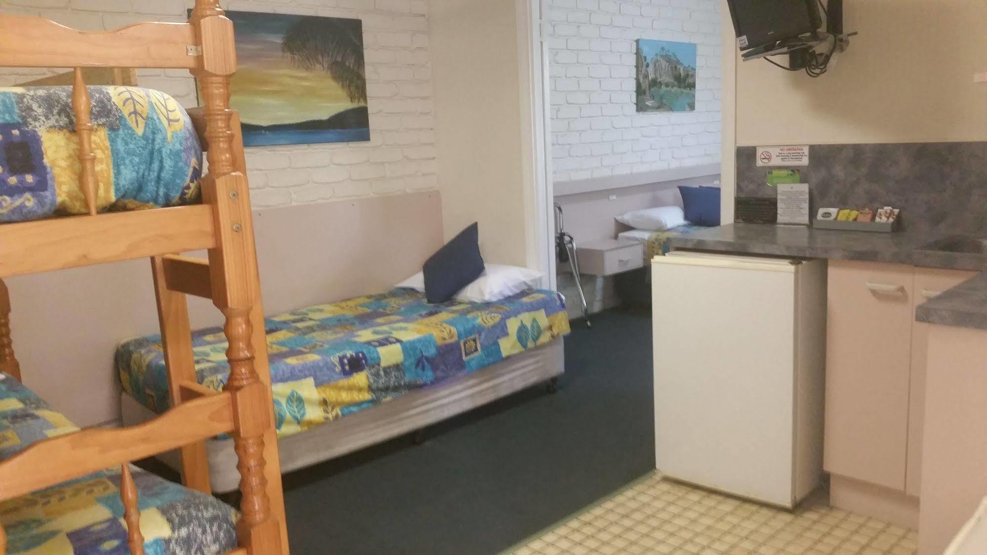 Bundaberg Coral Villa Motor Inn ภายนอก รูปภาพ