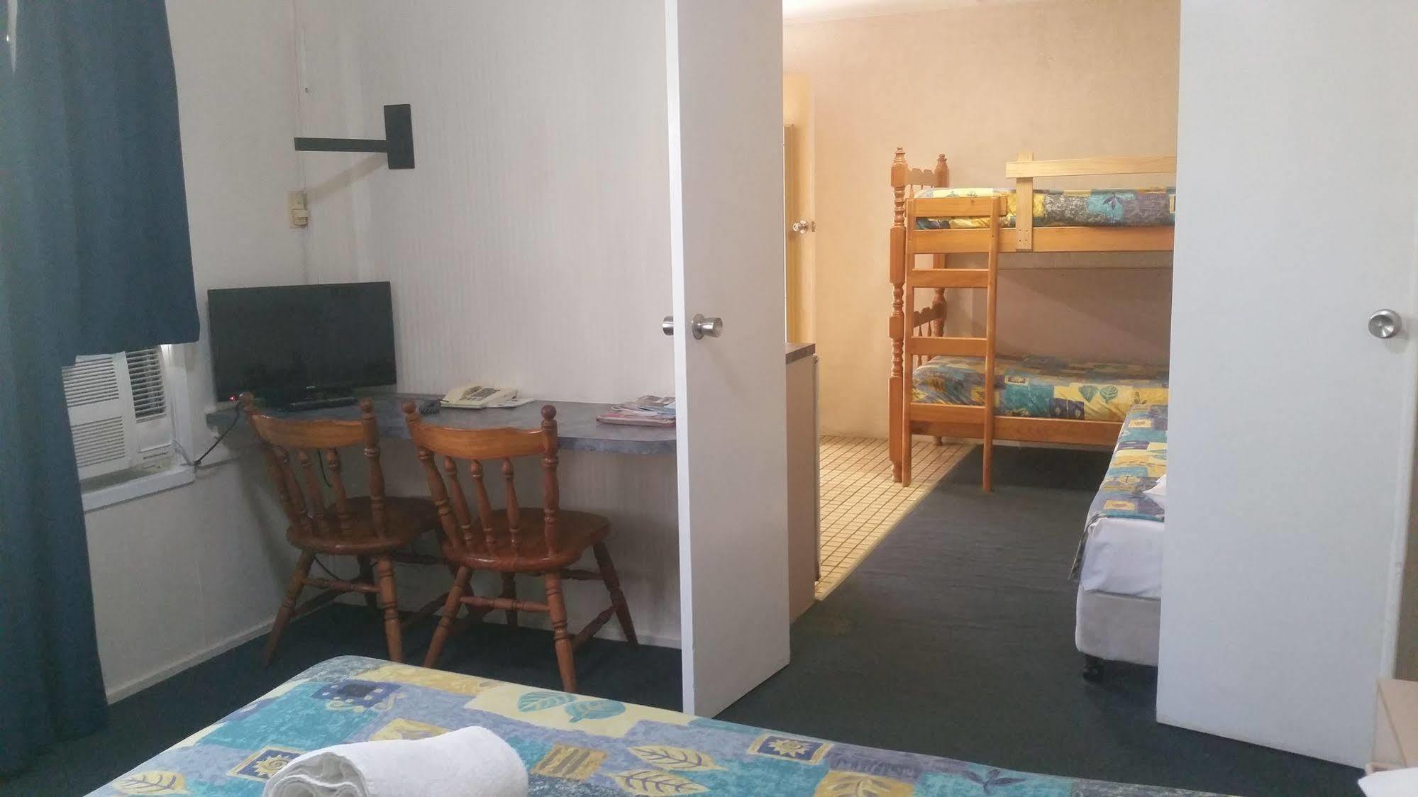 Bundaberg Coral Villa Motor Inn ภายนอก รูปภาพ